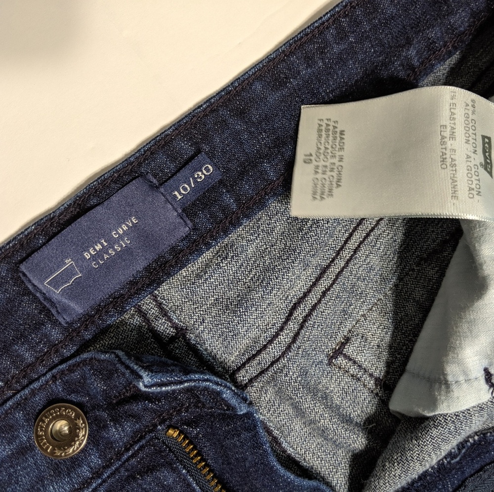 Levi's - Picture 3 of 6